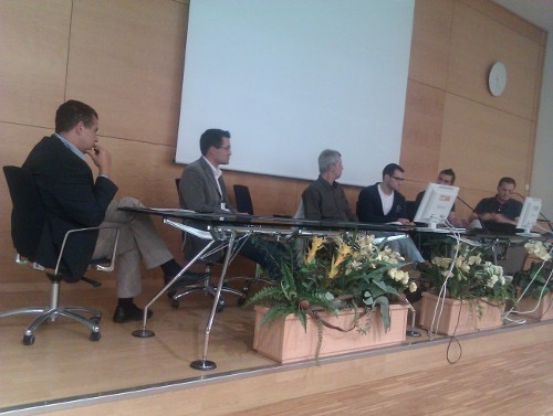 Imaxe dunha das mesas redondas da I Xornadas de SwL na empresa na USCÇ