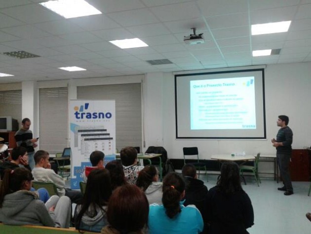 Foto durante a presentación de Trasno