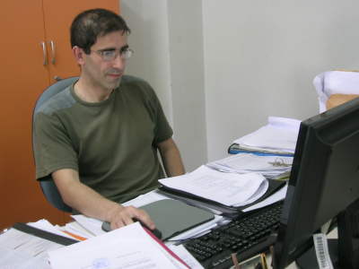 Pablo Gamallo no seu departamento da USC